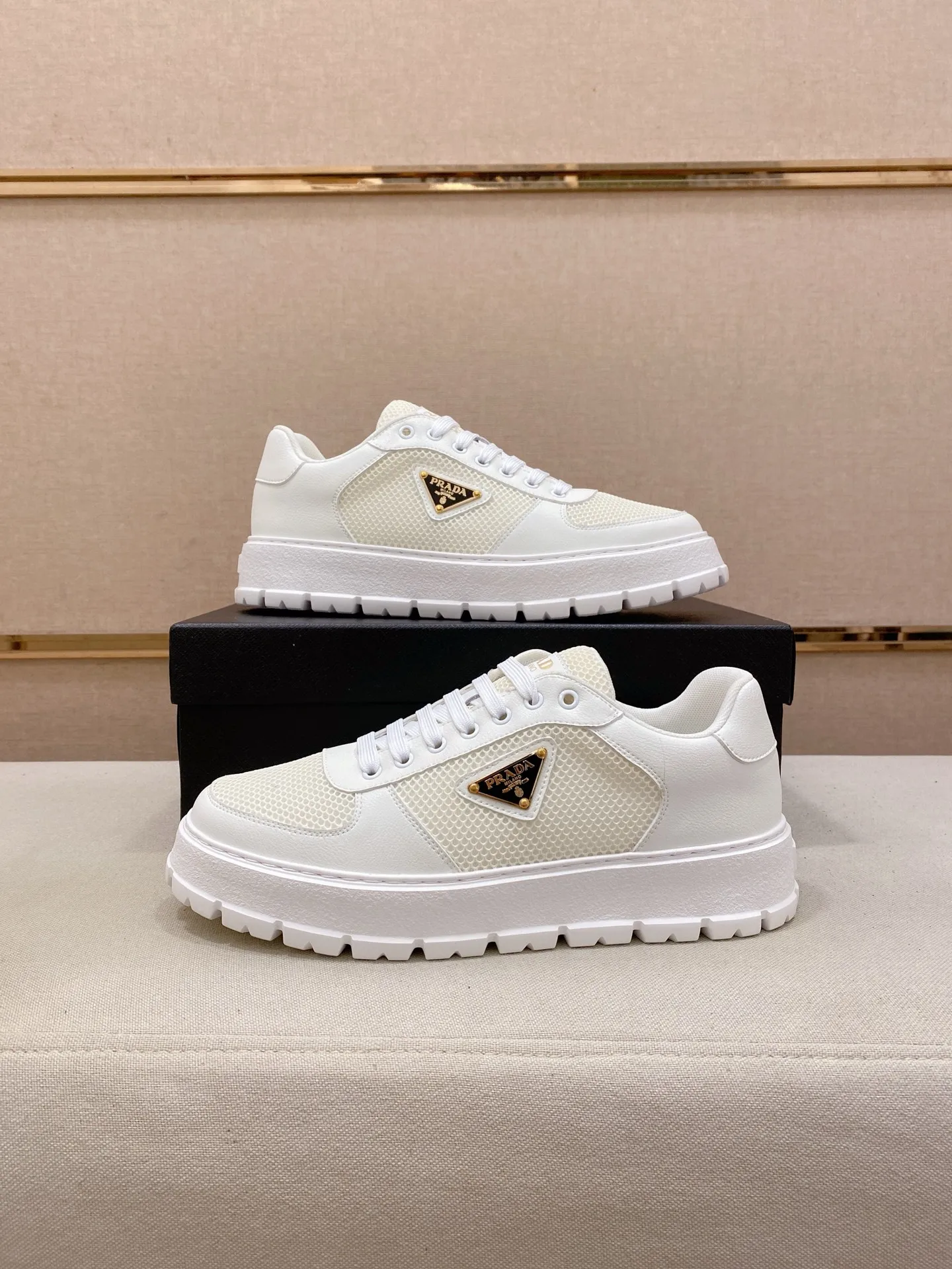 Men's men's shoes💰: 440💰[Prada～Prada] Trendy new styles are on the market. Same style as the official website. Counter quality. Original version. [Strong] [Strong] Imported selected first-layer cowhide. Comfortable and breathable sheepskin lining, fine workmanship, upper layer made of 100% pure cowhide, original last shape, comfortable on the feet, shoe sizes 38 to 44